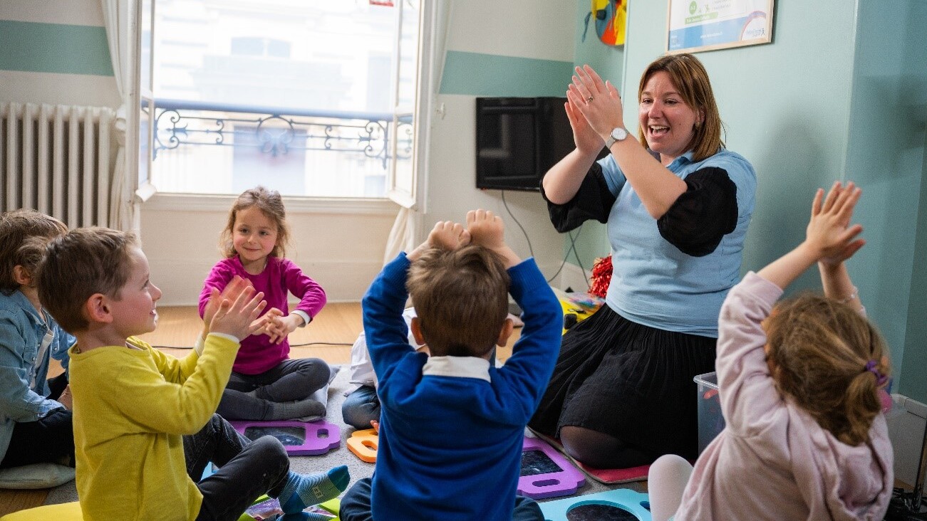 Read more about the article The Power of Presence: The Benefits of Classroom Language Learning